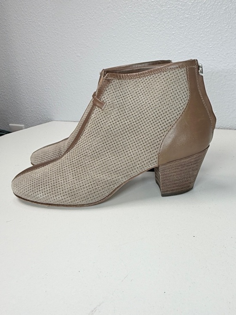 Aquatalia Marvin K Perforated Suede Leather Ankle Boots Italy size 6.5 taupe
